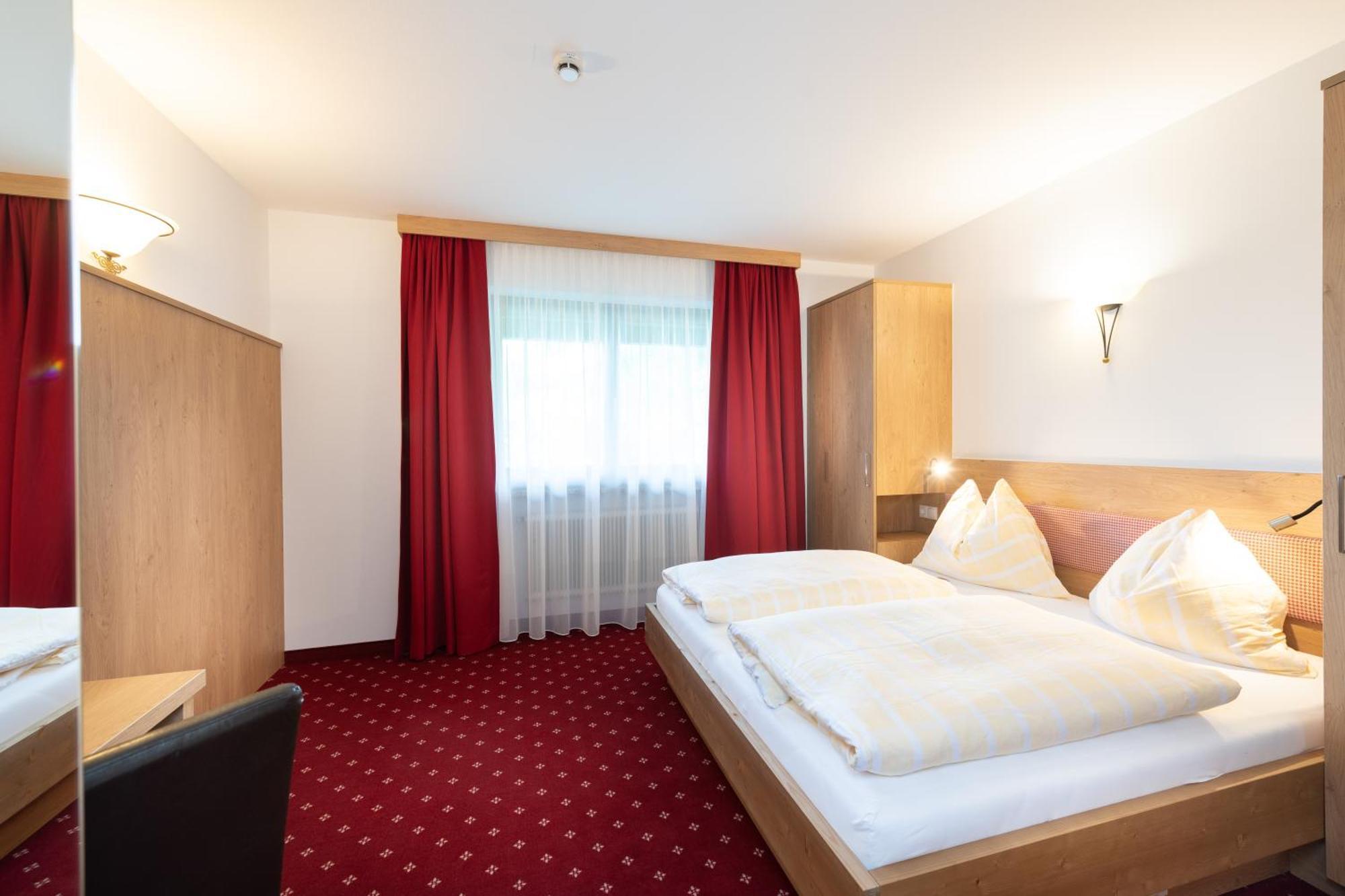 Hotel Gasthof Kroell - Inkl Nationalpark-Karte, 1 X Grossglockner Hochalpenstrasse Kostenlos, 1X Gerlos Alpenstrasse Kostenlos, Krimmler Wasserfaelle Kostenlos, Verschiedene Bergbahnen Kostenlos, Badesee Kostenlos, Bus & Zug Kostenlos, Genusskueche, ニーダーンジル エクステリア 写真