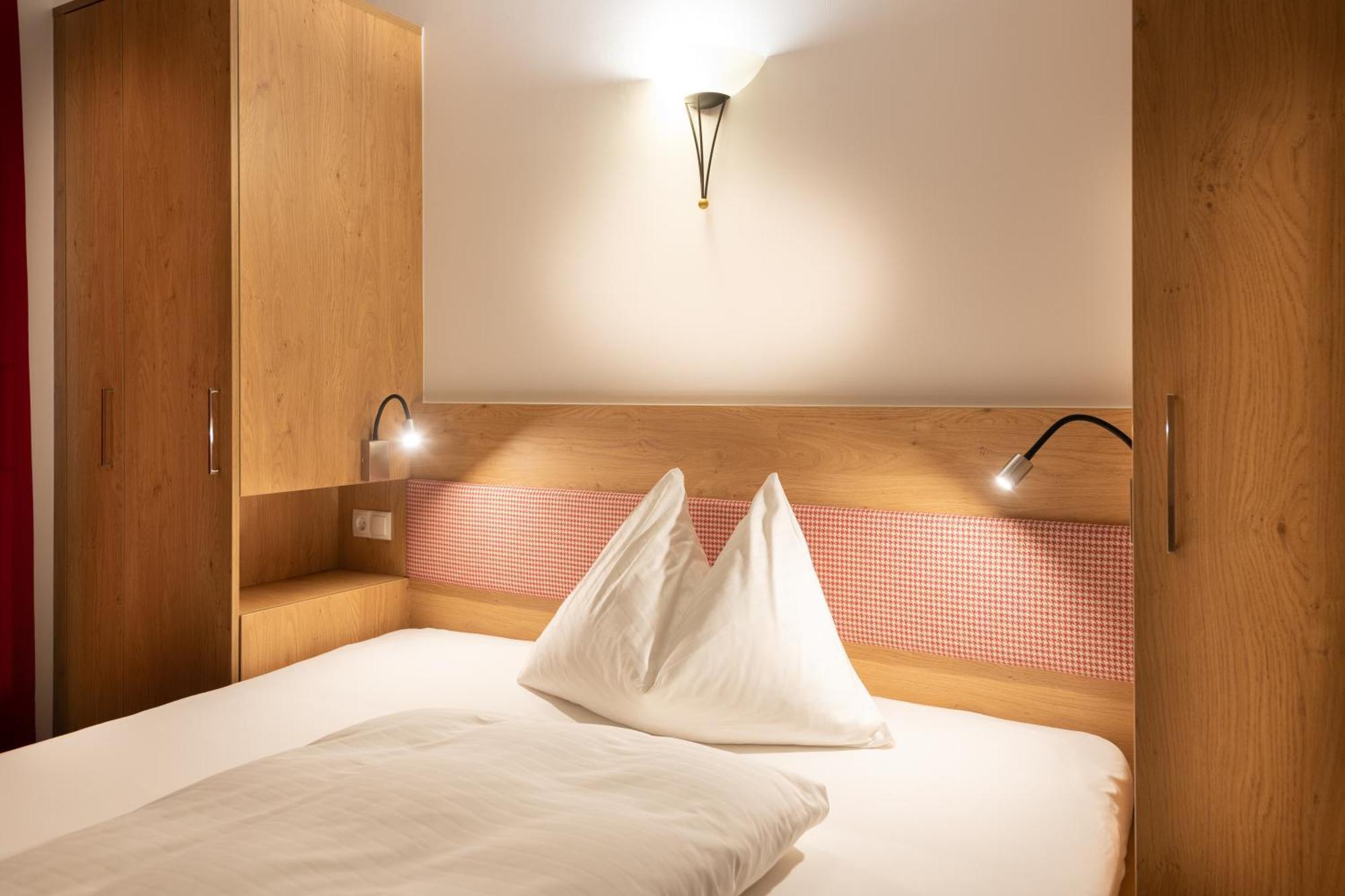 Hotel Gasthof Kroell - Inkl Nationalpark-Karte, 1 X Grossglockner Hochalpenstrasse Kostenlos, 1X Gerlos Alpenstrasse Kostenlos, Krimmler Wasserfaelle Kostenlos, Verschiedene Bergbahnen Kostenlos, Badesee Kostenlos, Bus & Zug Kostenlos, Genusskueche, ニーダーンジル エクステリア 写真